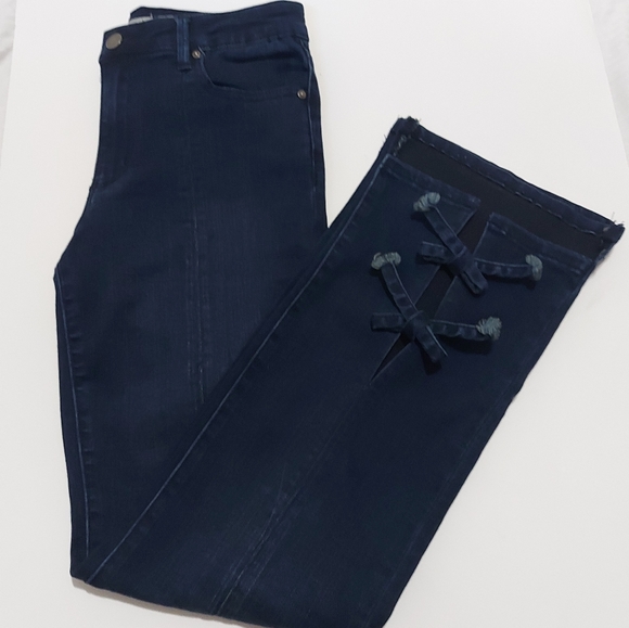 Tractr Front Slit Tie Detail & High Low Hem Jeans - Picture 14 of 16
